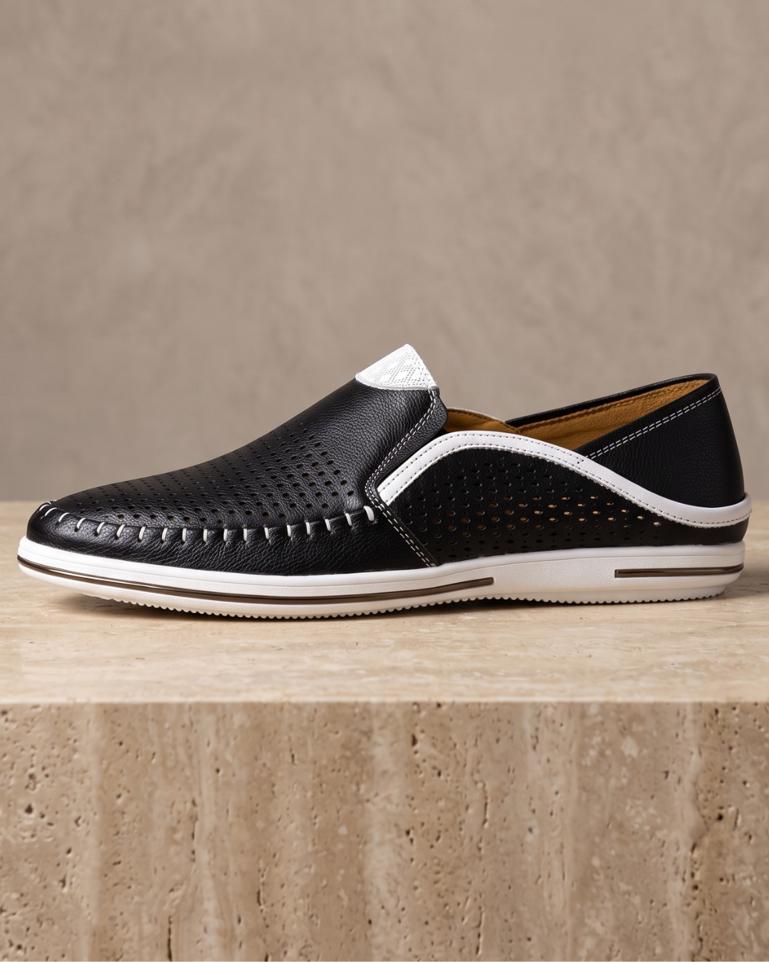 The Riva Perforated Driver