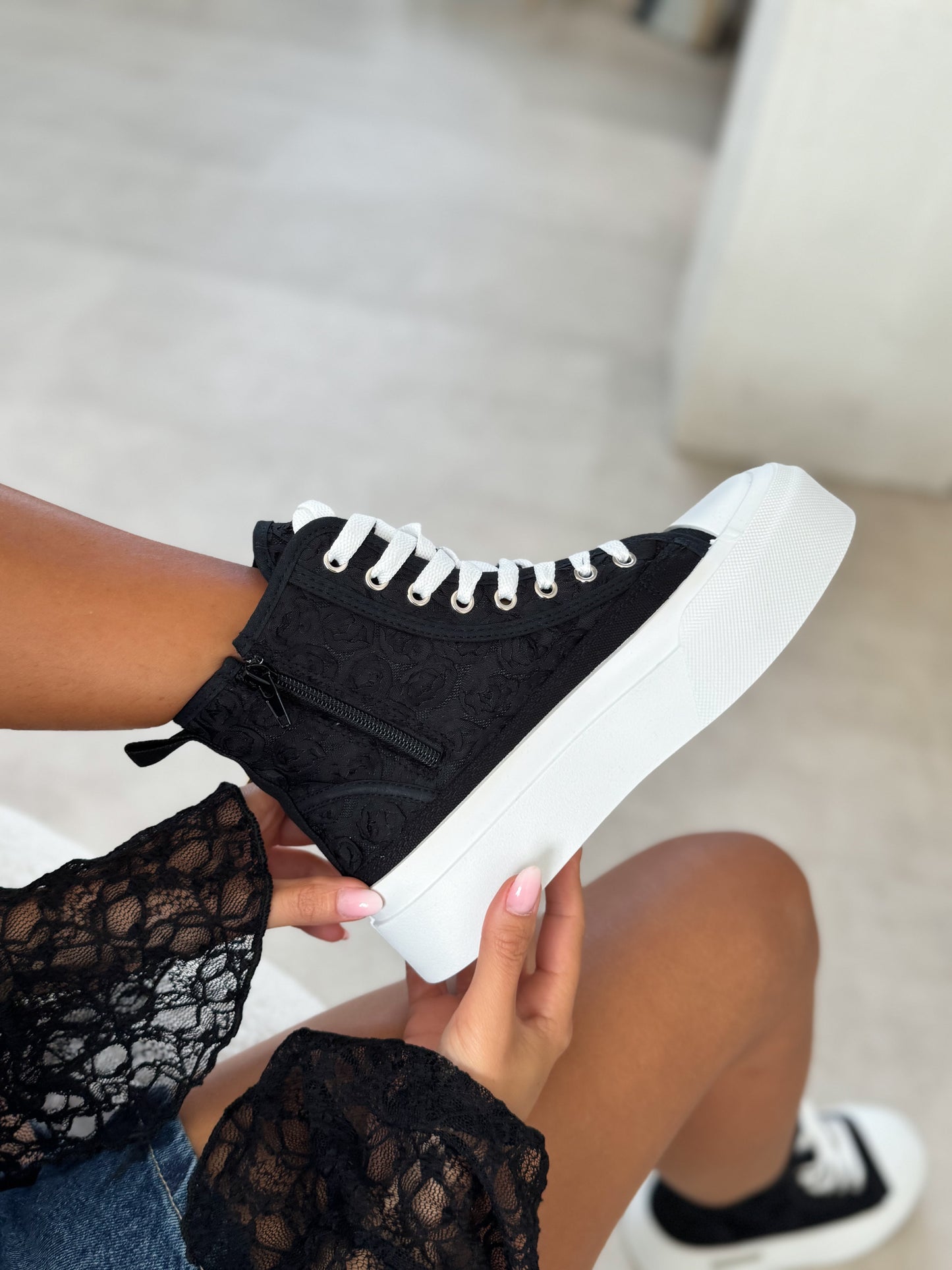 VELORA Platform Sneakers – Black
