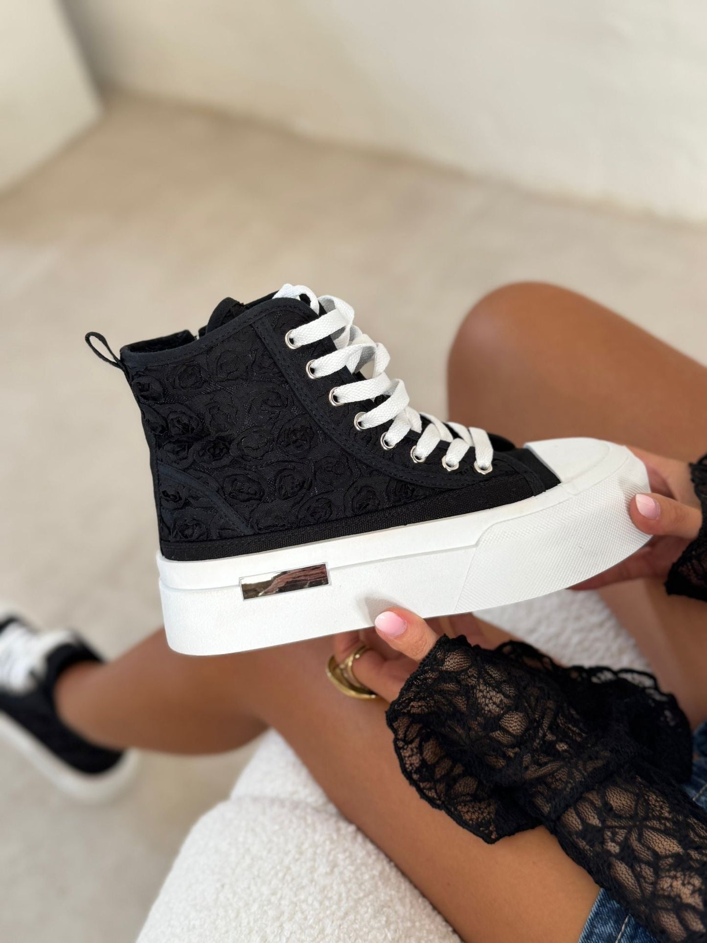VELORA Platform Sneakers – Black